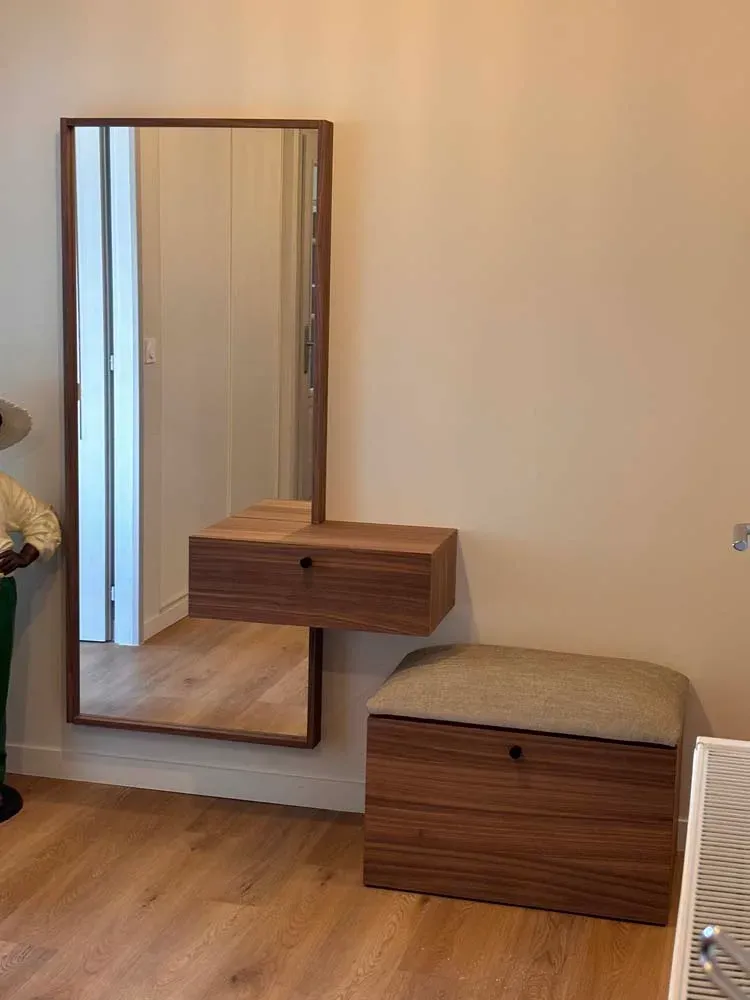 Miroir et banc en vieux bois sur-mesure