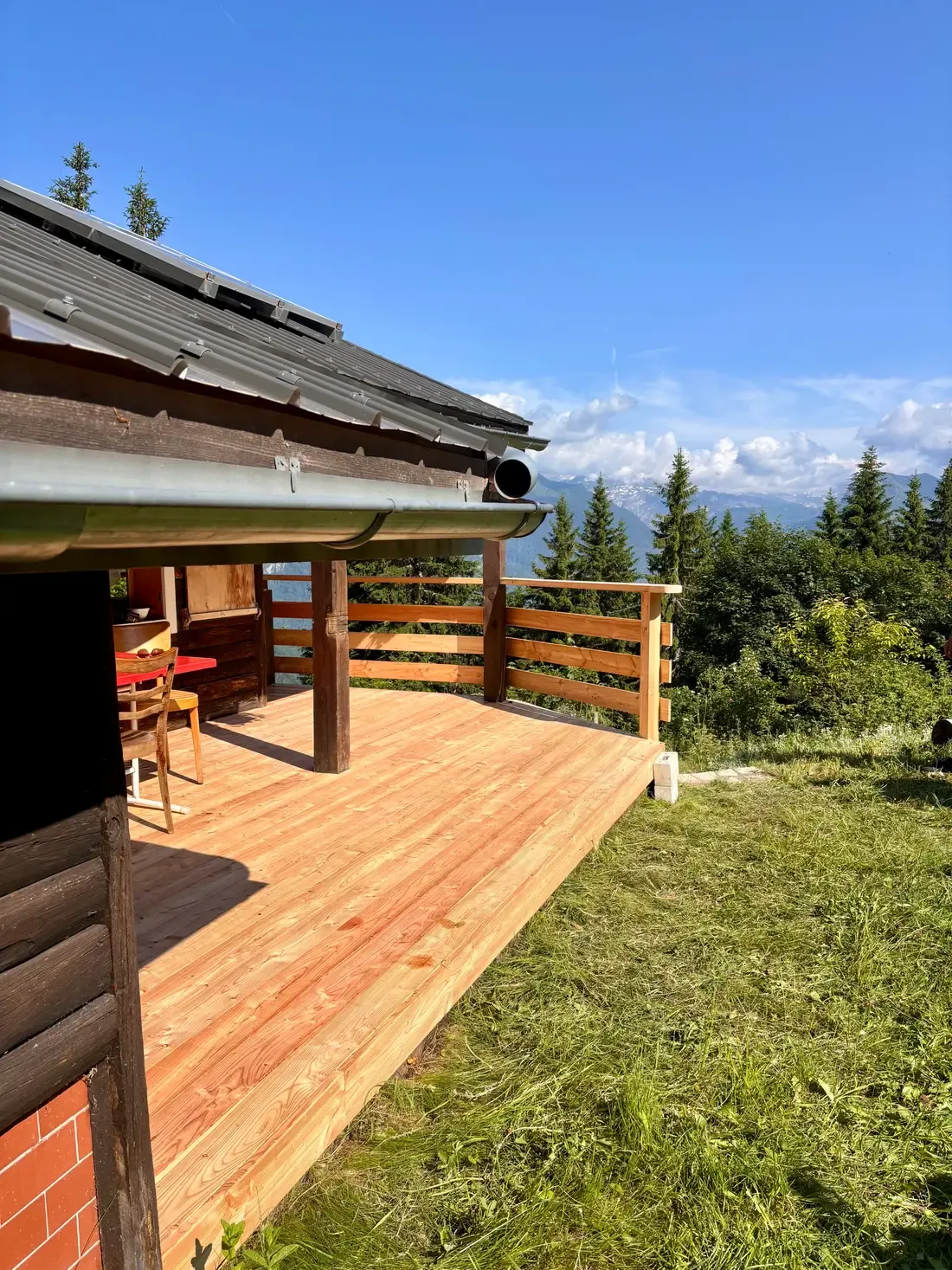 Terrasse et garde-corps en bois réalisés par Rob'Art en Haute-Savoie