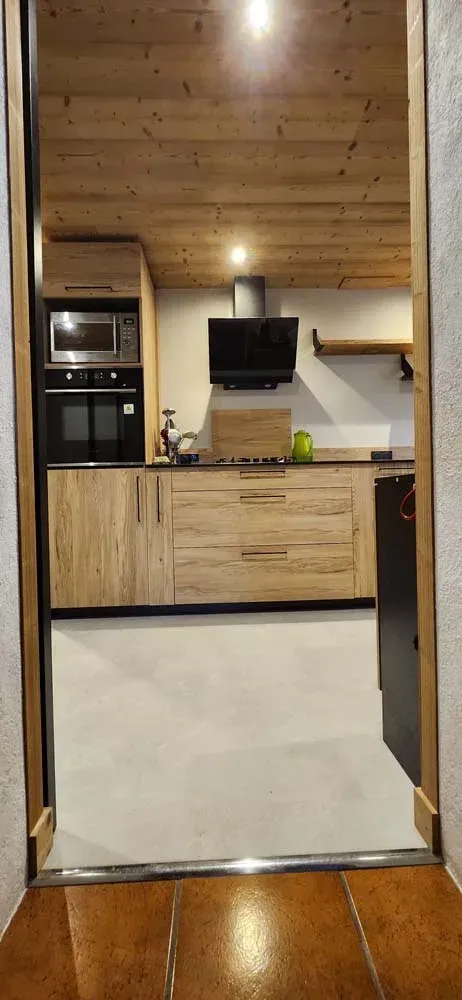 Cuisine équipée sur-mesure en bois réalisée par Rob'Art