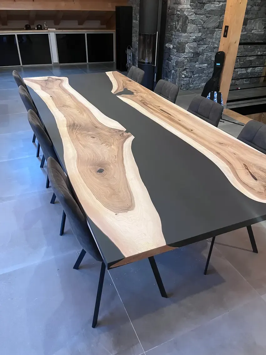 Table en bois et rivière de résine époxy, création Rob'Art