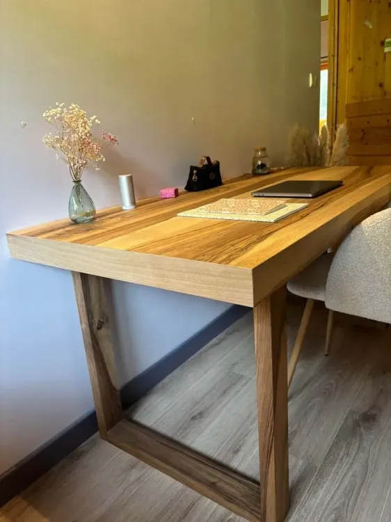 Console en bois massif clair à pieds croisés en métal noir