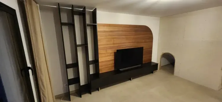 Bibliothèque métal et bois avec meuble TV sur-mesure par Rob’Art