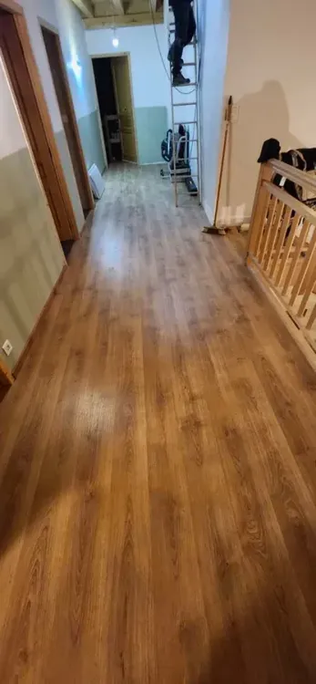 Parquet en bois massif et garde-corps sur-mesure